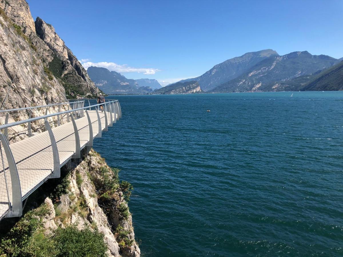 North Lake Riva Apartment, Steps From The Garda Lake Екстериор снимка