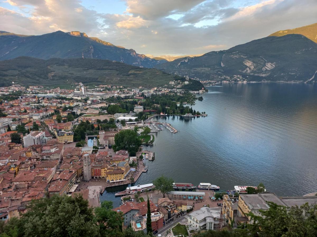 North Lake Riva Apartment, Steps From The Garda Lake Екстериор снимка