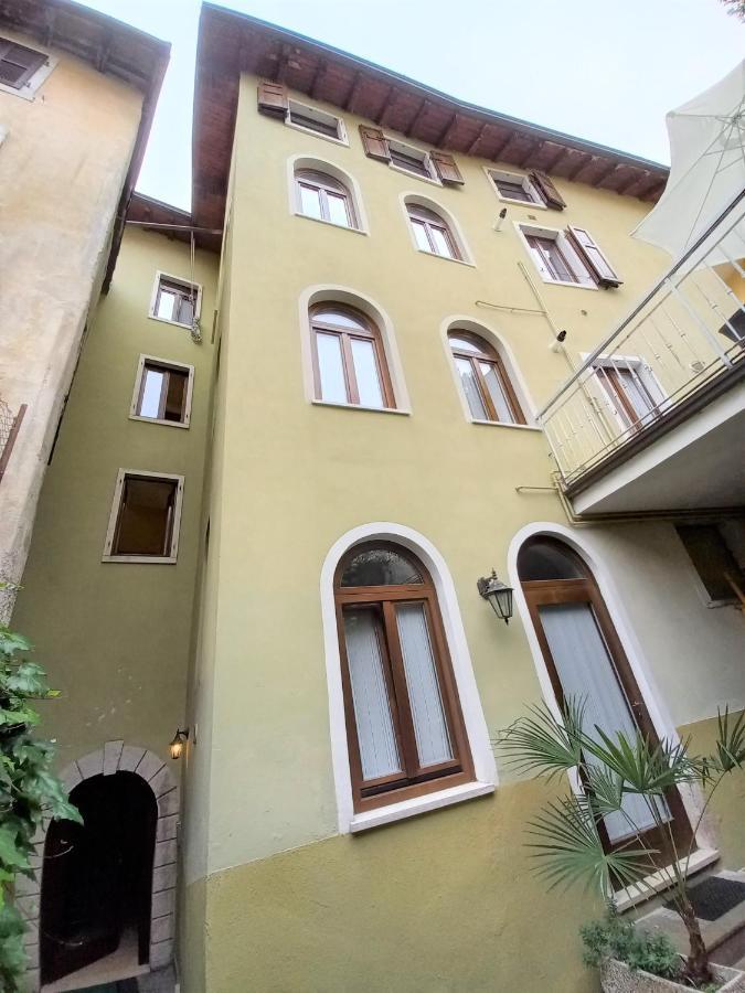 North Lake Riva Apartment, Steps From The Garda Lake Екстериор снимка